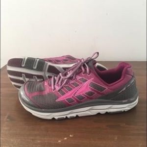Altra Women’s Provision Size 9.5 NEW